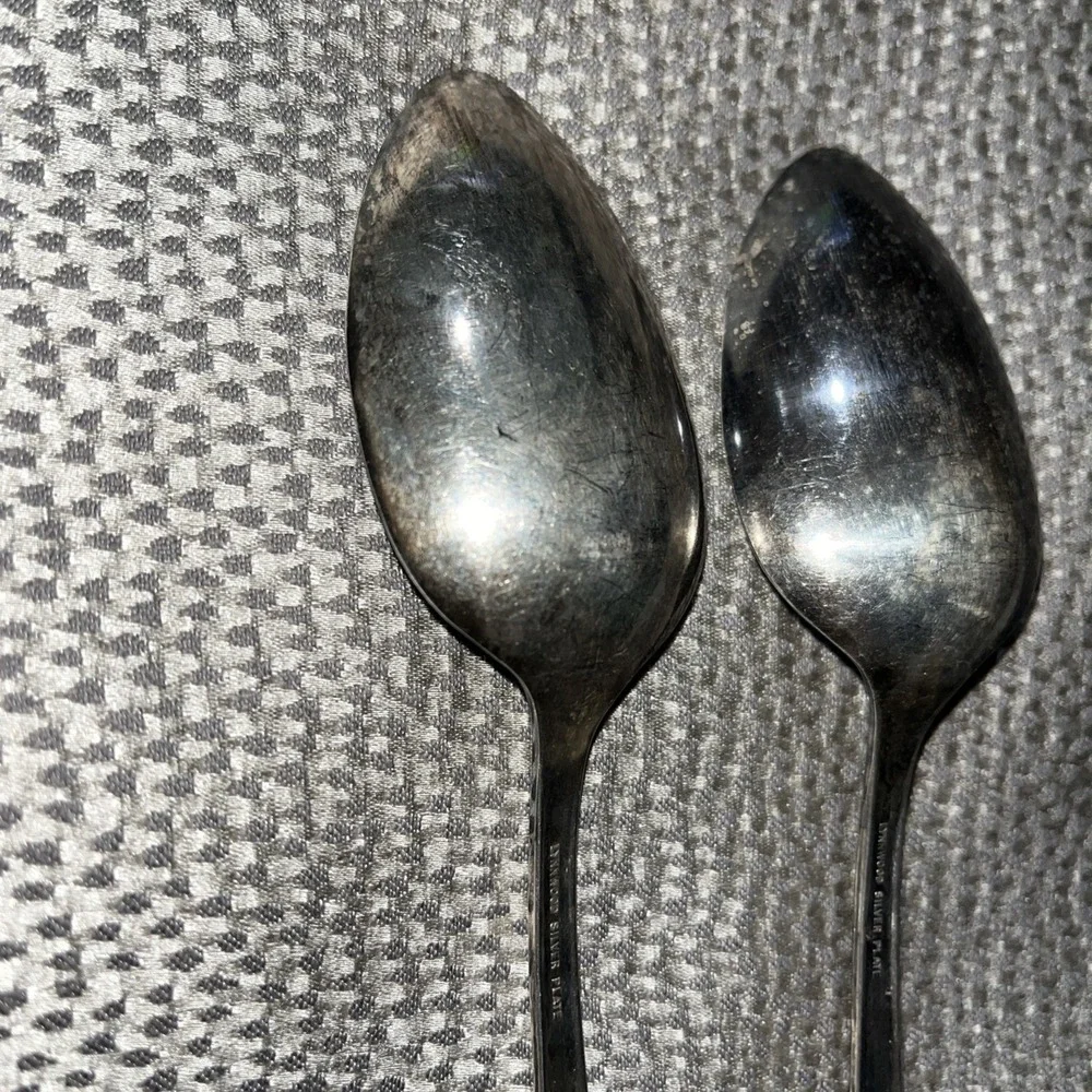 2 Oneida LYNNWOOD Silver-plate Serving Spoons‎ Need Polished